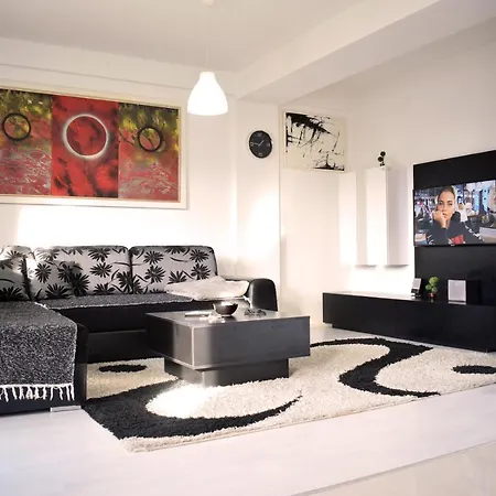 Apartment B&w Flat Skopje