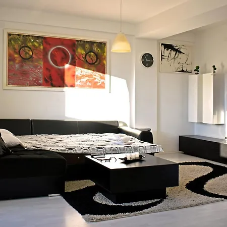 B&w Flat